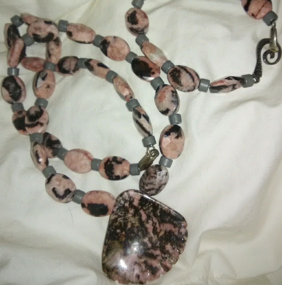 Necklace and bracelet set or piece